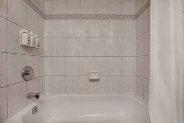 هتل Days Inn By Wyndham Calgary South