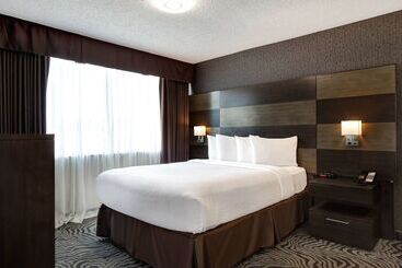 هتل Days Inn By Wyndham Calgary South