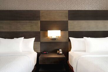 هتل Days Inn By Wyndham Calgary South