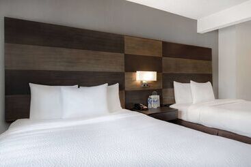 هتل Days Inn By Wyndham Calgary South