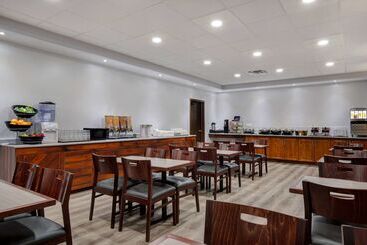 هتل Days Inn By Wyndham Calgary South