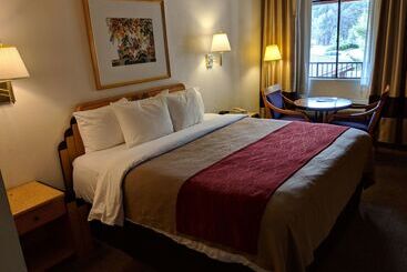 هتل Days Inn By Wyndham Prescott