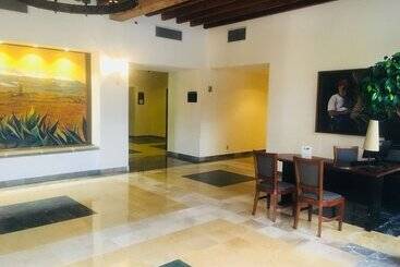 هتل Fiesta Inn Toluca Tollocan