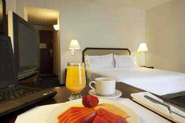 هتل Fiesta Inn Toluca Tollocan