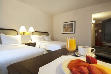 هتل Fiesta Inn Toluca Tollocan