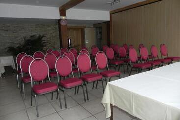 هتل Hôtel Restaurant Au Tonnelier