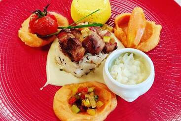 Отель Hôtel Restaurant La Chartreuse Logis De France