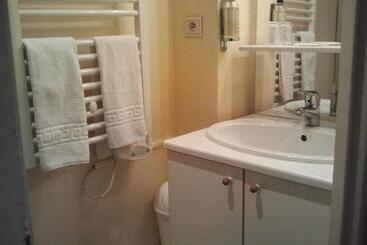 هتل Logis   Hôtel Restaurant Bellevue Annecy