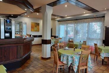 هتل Logis   Hôtel Restaurant Bellevue Annecy