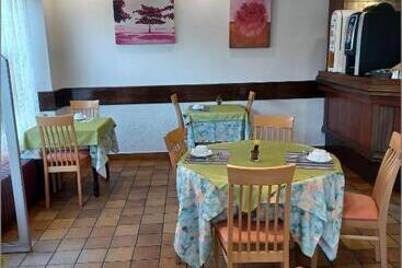 هتل Logis   Hôtel Restaurant Bellevue Annecy