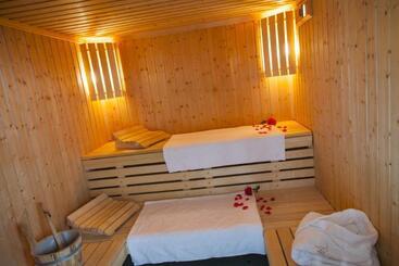 هتل Logis Hostellerie Des Clos Et Restaurant Bistrot Des Grands Crus