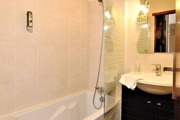 هتل Logis Hostellerie Du Perigord Vert