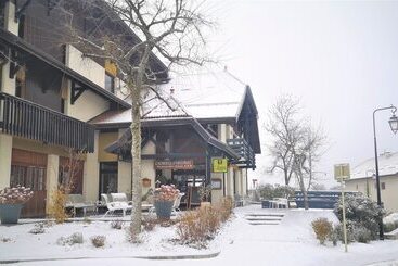 هتل Logis Hôtel Annecy Nord / Argonay
