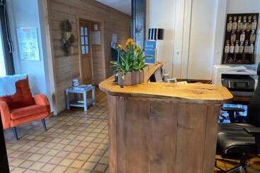هتل Logis Hôtel Annecy Nord / Argonay