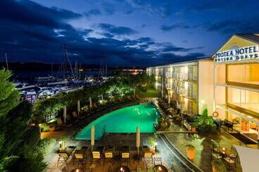 Protea Hotel By Marriott Knysna Quays