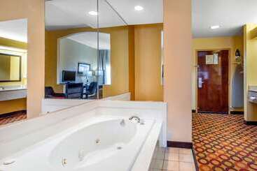 هتل Quality Inn & Suites Montgomery East Carmichael Rd