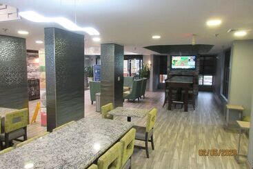 هتل Quality Inn & Suites Montgomery East Carmichael Rd