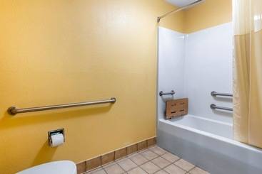 هتل Quality Inn & Suites Montgomery East Carmichael Rd