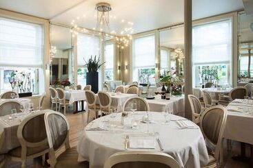 هتل Restaurant Les Capucins