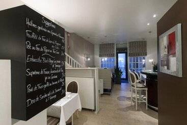 هتل Restaurant Les Capucins