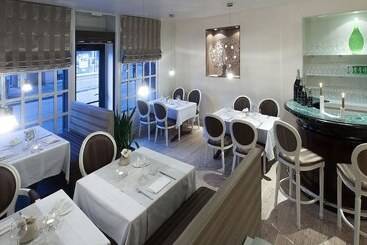 هتل Restaurant Les Capucins