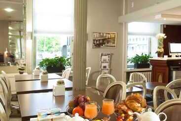 هتل Restaurant Les Capucins