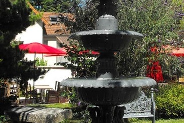 هتل Logis Hôtel Restaurant Les Capucins