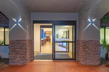 هتل Sleep Inn & Suites Tempe Asu Campus