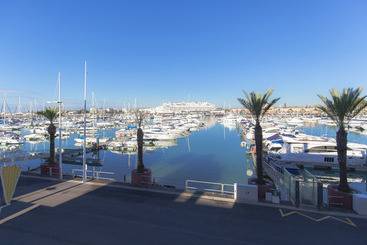Marina Plaza By Garvetur