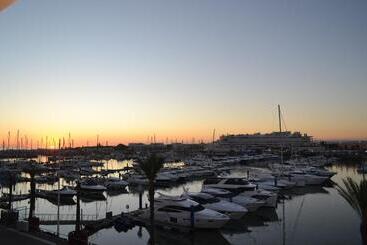 Marina Plaza By Garvetur