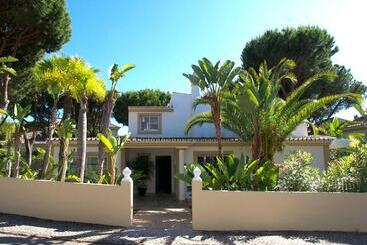 Vale Do Garrao Villas