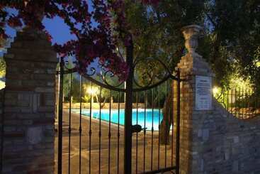 هتل Albergo Il Giardino
