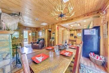 Unique  Bear Country Cabin  In Ruidoso W/ Hot Tub!