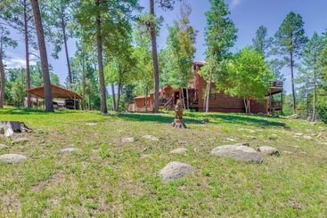Unique  Bear Country Cabin  In Ruidoso W/ Hot Tub!