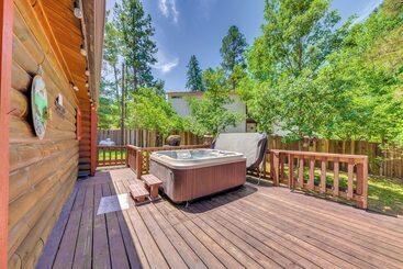 Unique  Bear Country Cabin  In Ruidoso W/ Hot Tub!
