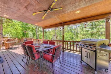 Unique  Bear Country Cabin  In Ruidoso W/ Hot Tub!