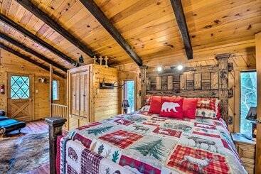Unique  Bear Country Cabin  In Ruidoso W/ Hot Tub!