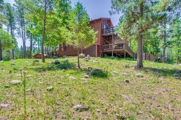 Unique  Bear Country Cabin  In Ruidoso W/ Hot Tub!
