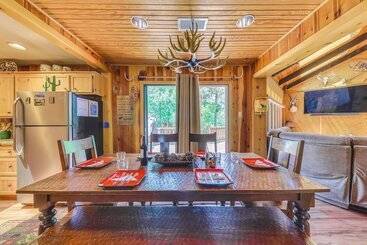 Unique  Bear Country Cabin  In Ruidoso W/ Hot Tub!