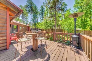 Unique  Bear Country Cabin  In Ruidoso W/ Hot Tub!
