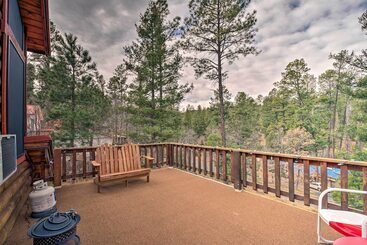 Unique  Bear Country Cabin  In Ruidoso W/ Hot Tub!