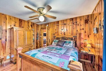 Unique  Bear Country Cabin  In Ruidoso W/ Hot Tub!