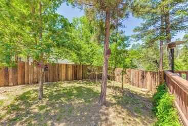Unique  Bear Country Cabin  In Ruidoso W/ Hot Tub!