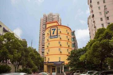 هتل 7 Days Inn Ningbo Xiangshan Renmin Plaza Branch