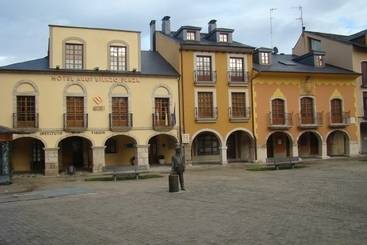 هتل Aroi Bierzo Plaza
