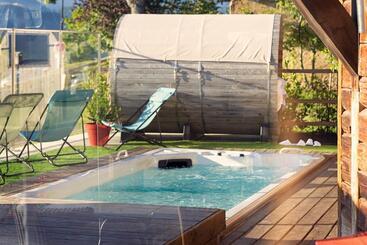 Отель Chalet Hôtel Du Mont Charvin & Spa