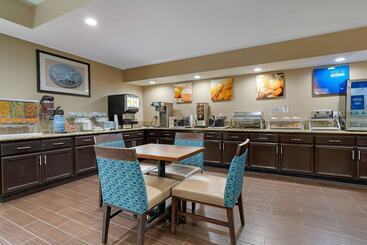 هتل Comfort Suites Downtown Sacramento