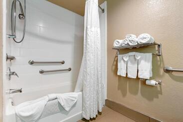 هتل Comfort Suites Downtown Sacramento
