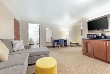 هتل Comfort Suites Oceanside Camp Pendleton Area