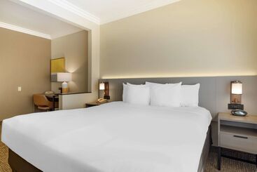 هتل Comfort Suites Oceanside Camp Pendleton Area